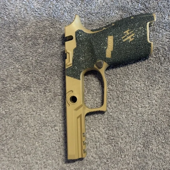 Sig Sauer P320c/M18 Grip Modile - Picture 2 of 2